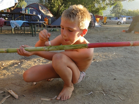 Bambusstange, mit Hingabe handbemalt